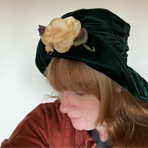 Vintage Designer Hooray Henri Emerald Velvet Hat NWT